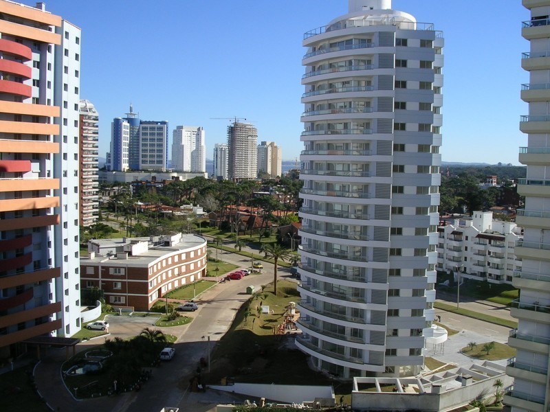Magnifico Pent House en alquiler con vistas a la Playa Brava y entorno.